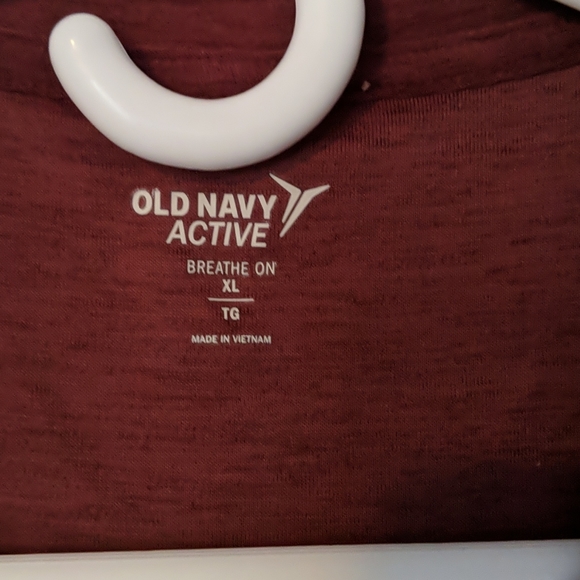 Breathe ON Twist-Hem Cropped Tank Top - Picture 2 of 4